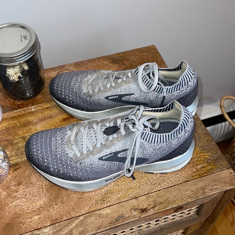 Brooks 7.5 brand new running sneakers